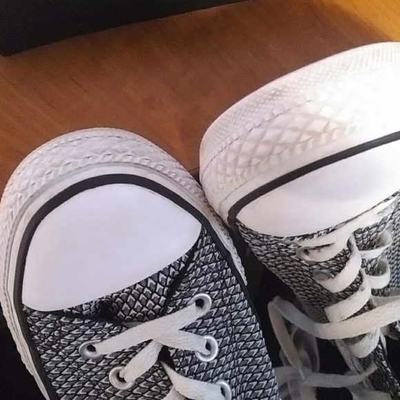 CONVERSE HIGH TOPS WOMEN ,  BLACK,WHITE, TRIANGLE - Picture 2 of 5